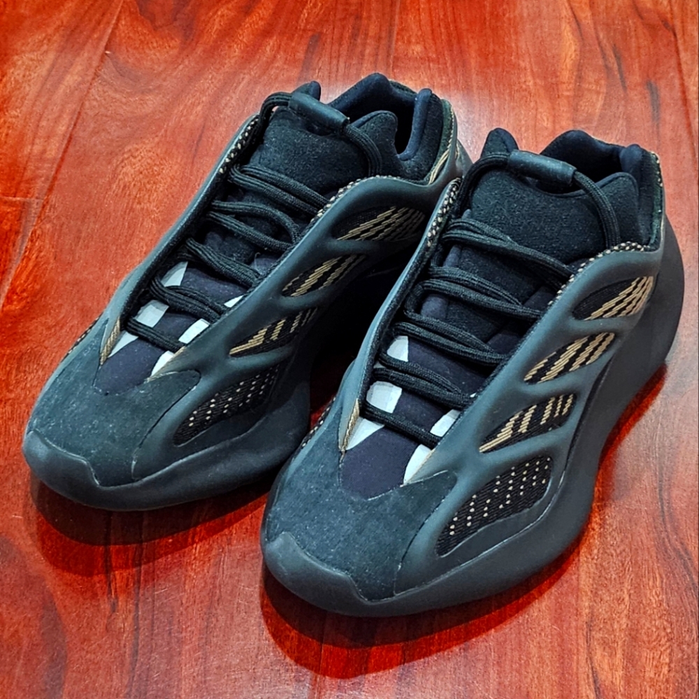 Yeezy 700 v3 clay brown